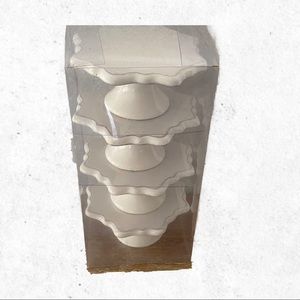 NIP Set of 4 Mini Stand with Fluted Edges, white